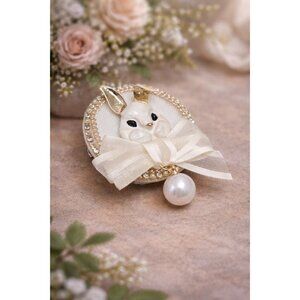 New VTG Style White Bunny Rabbit Easter Rhinestone Brooch Fashion Accessory